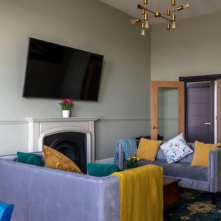 Beachfront Luxury Home With Spectacular Sea Views 헌베이 외부 사진