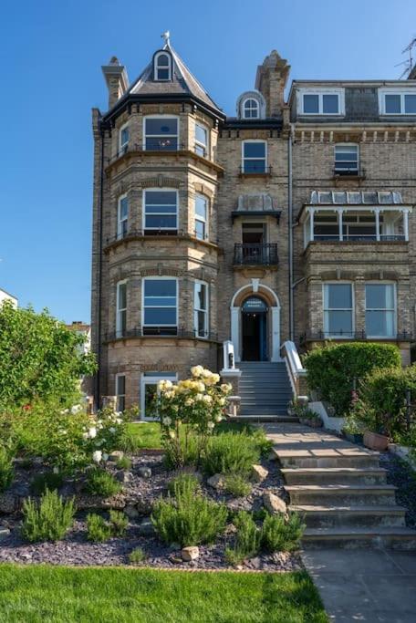 Beachfront Luxury Home With Spectacular Sea Views 헌베이 외부 사진